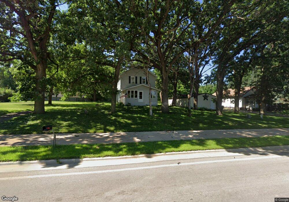 725 W 1st St, Blue Earth, MN 56013 - photo 1