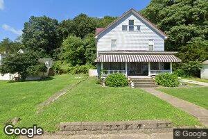 661 N 2nd Ave, Middleport, OH 45760