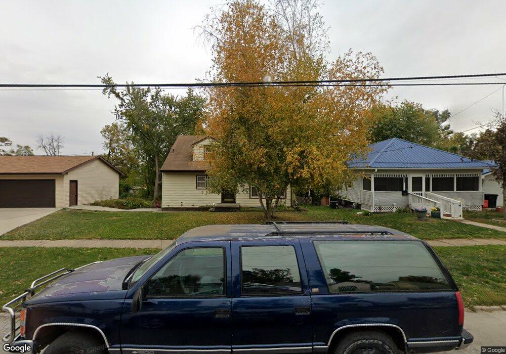 910 1/2 W 4th St S, Newton, IA 50208 - photo 1