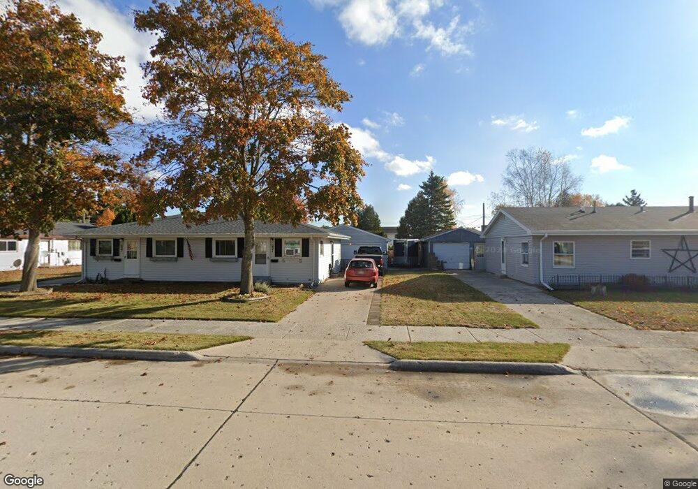 921 Parkway Ct, Two Rivers, WI 54241 - photo 1