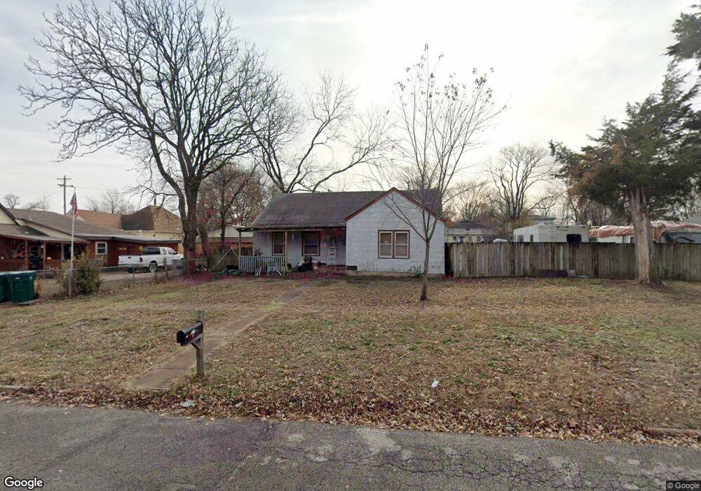 1810 Kennedy Ave, Parsons, KS 67357 - photo 1