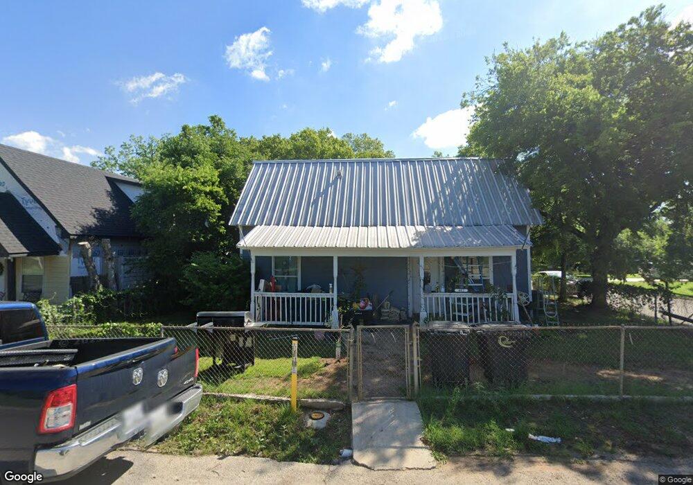 402 N Douglas Ave, Cleburne, TX 76033 - photo 1