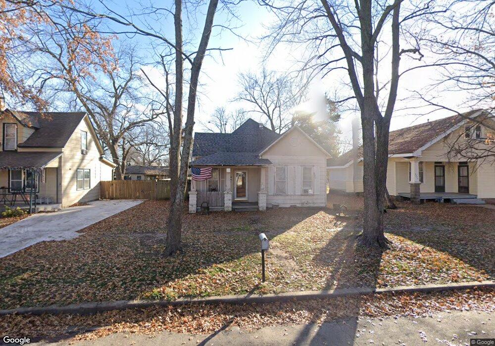 2216 Clark Ave, Parsons, KS 67357 - photo 1