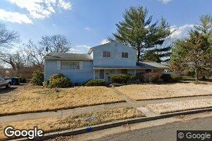 18 Lexington Rd, Somerset, NJ 08873