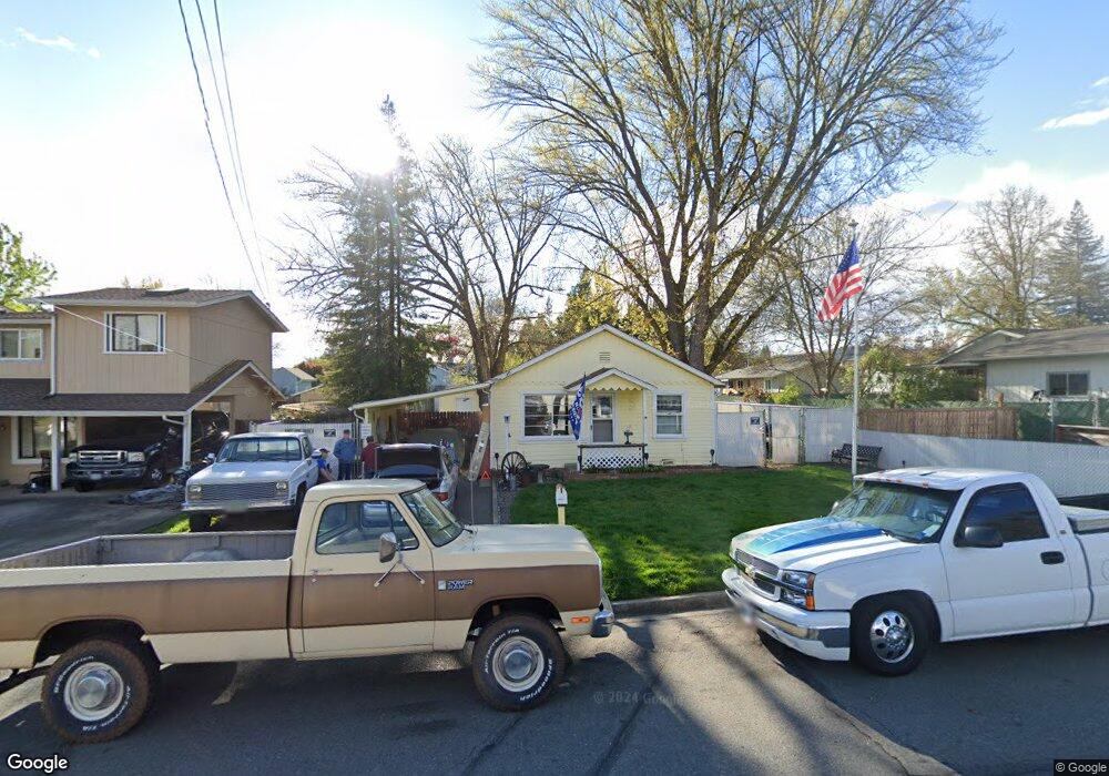 744 NE 11th St, Grants Pass, OR 97526 - photo 1