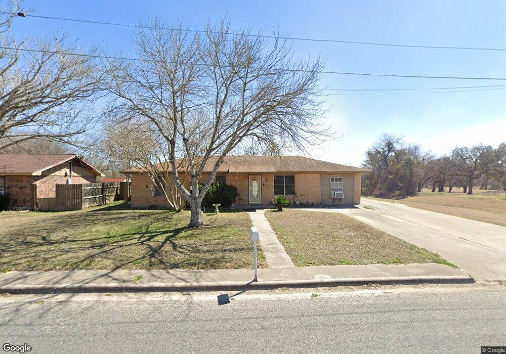 907 W Walton St, Beeville, TX 78102 - photo 1
