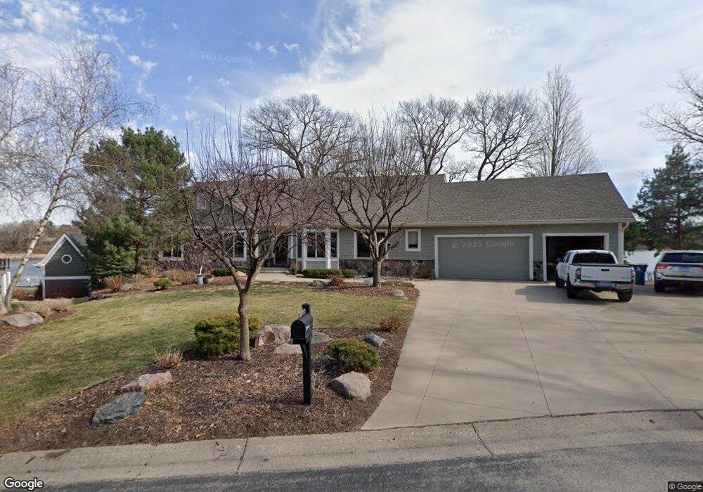 535 Smithtown Ct, Excelsior, MN 55331 - photo 1