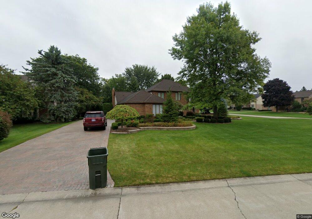 3585 Wedgewood Dr, Rochester Hills, MI 48306 - photo 1