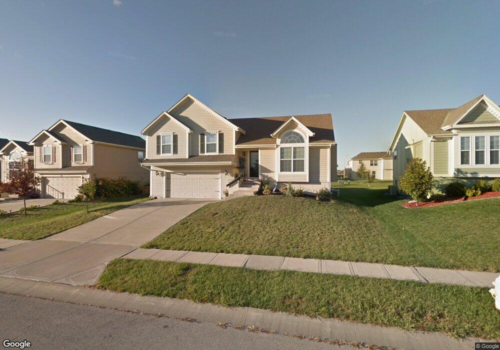 516 E Pawnee Ln, Gardner, KS 66030 - photo 1