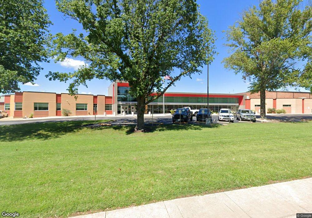 205 N Maplecrest Dr, Nixa, MO 65714 - photo 1