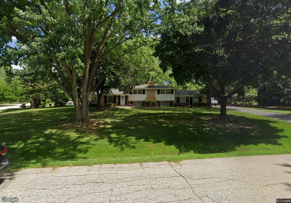 13405 Bobby Ln, Elm Grove, WI 53122 - photo 1