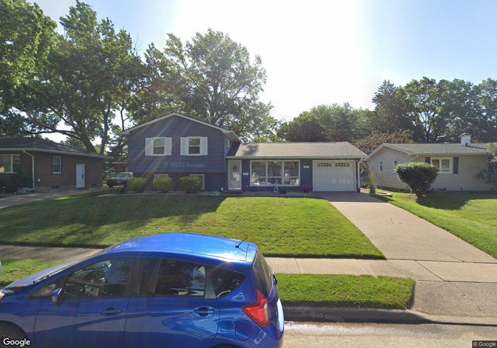 3621 Cedar St, Davenport, IA 52806 - photo 1
