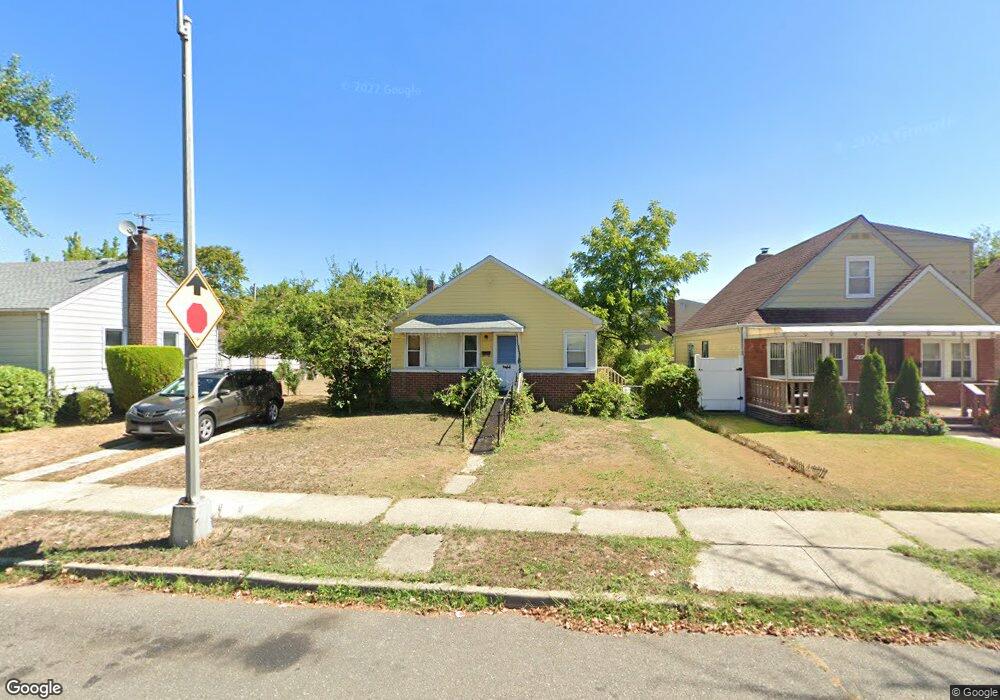 7811 265th St, Glen Oaks, NY 11004 - photo 1