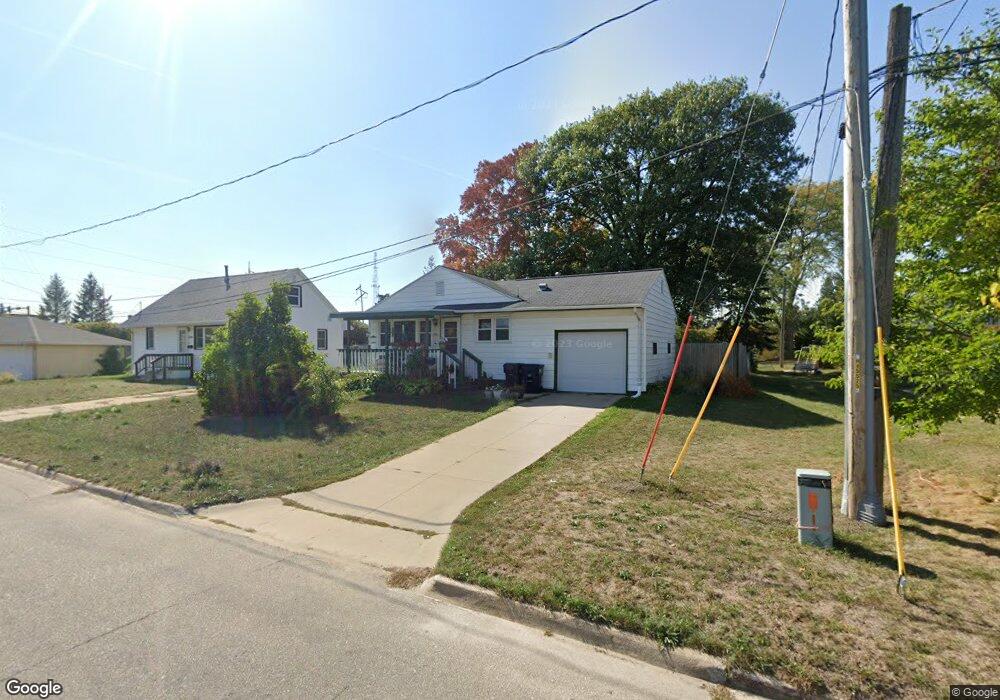 302 B Ave, Hiawatha, IA 52233 - photo 1