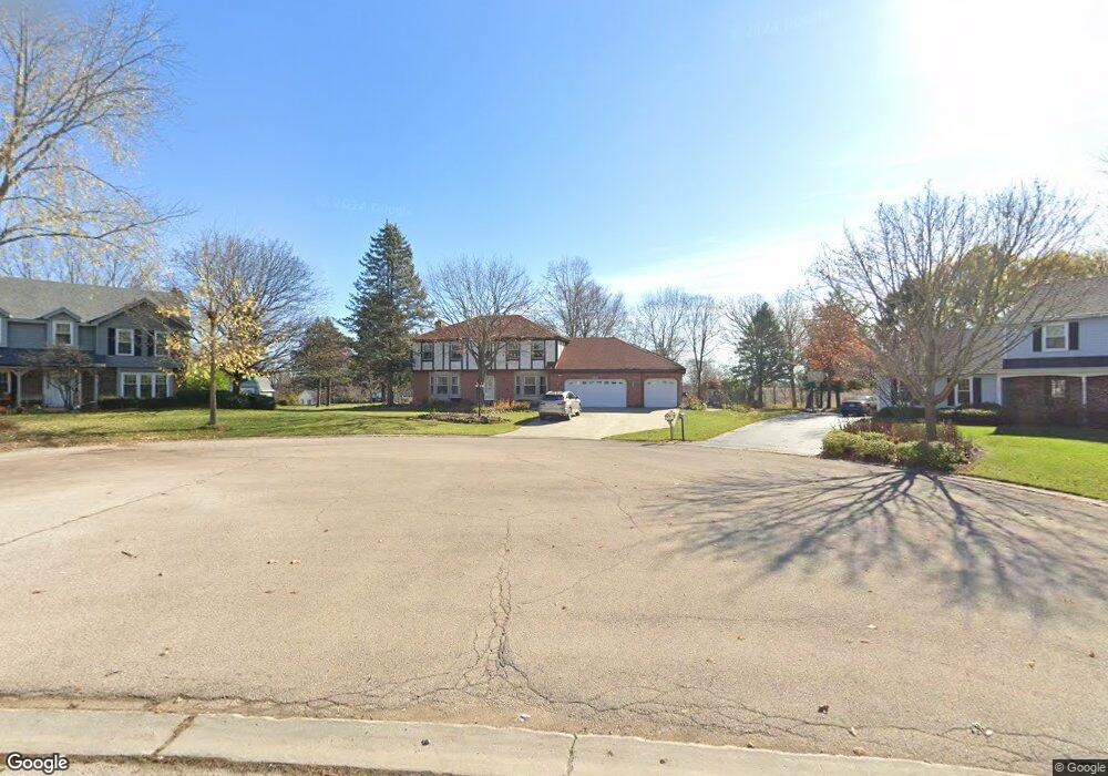 1455 Sprucetree Ln, Algonquin, IL 60102 - photo 1