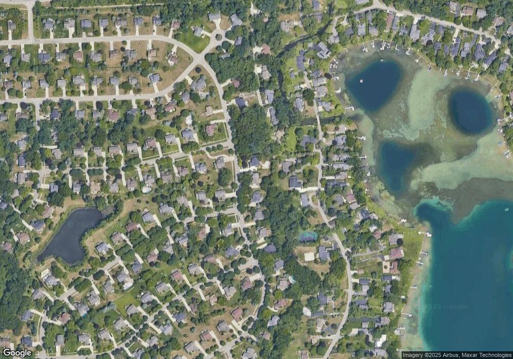 2697 West Bloomfield Oaks Dr, West Bloomfield, MI 48324 - photo 1