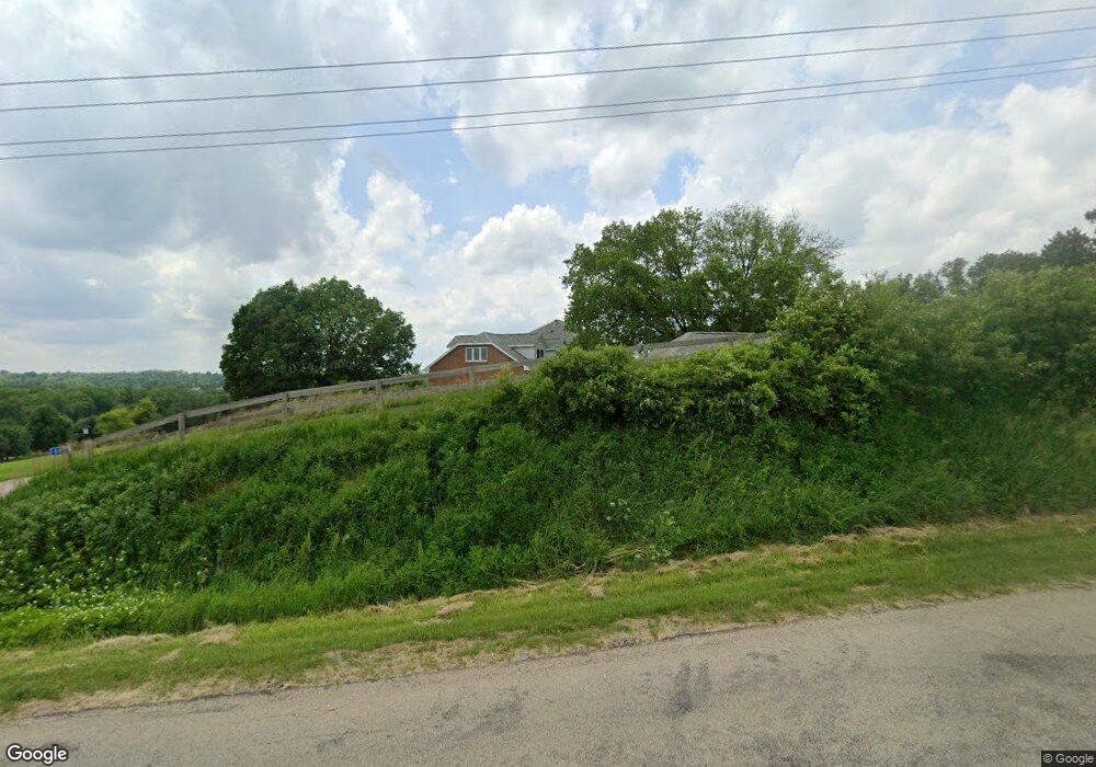 605 Dows Rd, Cedar Rapids, IA 52403 - photo 1