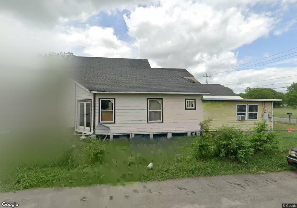 945 E Pine St, Seguin, TX 78155 - photo 1