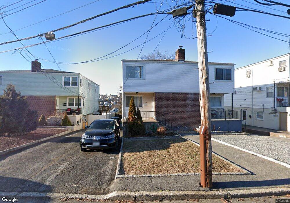 39 Troy Ln, Yonkers, NY 10701 - photo 1