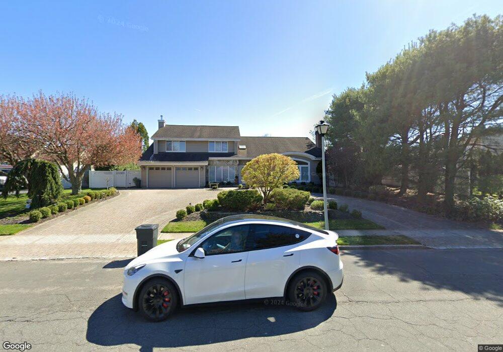 5 Timber Ridge Dr, ComMacK, NY 11725 - photo 1