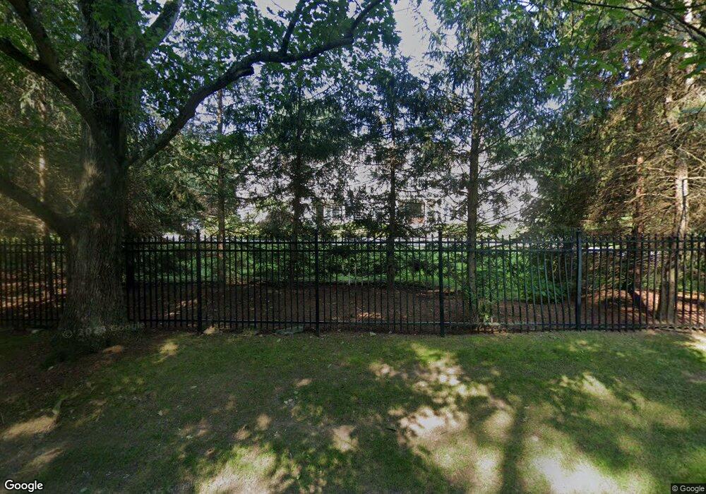 18 Burning Tree Rd, Greenwich, CT 06830 - photo 1