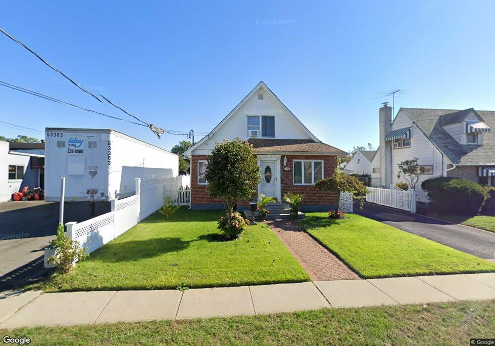 266 Beebe Rd, Mineola, NY 11501 - photo 1