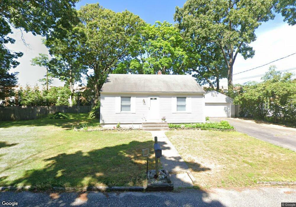 214 Park Ave, Hauppauge, NY 11788 - photo 1