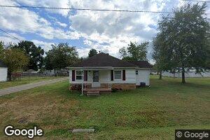 614 E 2nd St, Buckner, IL 62819