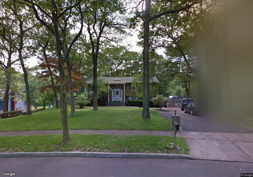 44 Gannet Dr, ComMacK, NY 11725 - photo 1