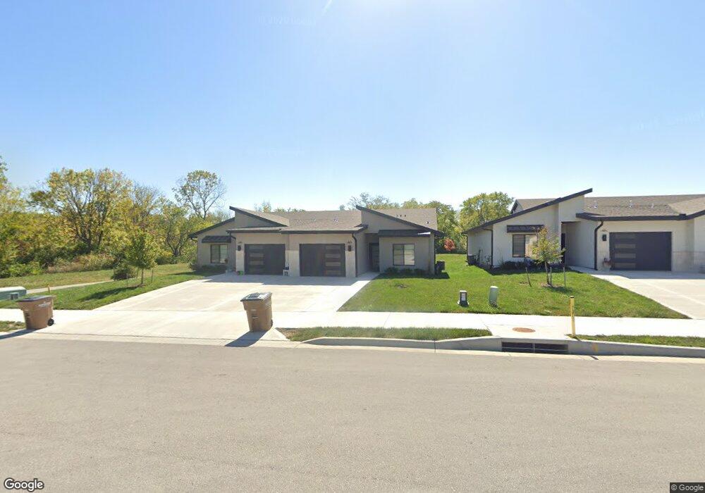 233 E Pine St, Raymore, MO 64083 - photo 1