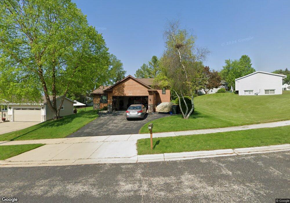 828 Kings Ridge Ct E, West Bend, WI 53090 - photo 1