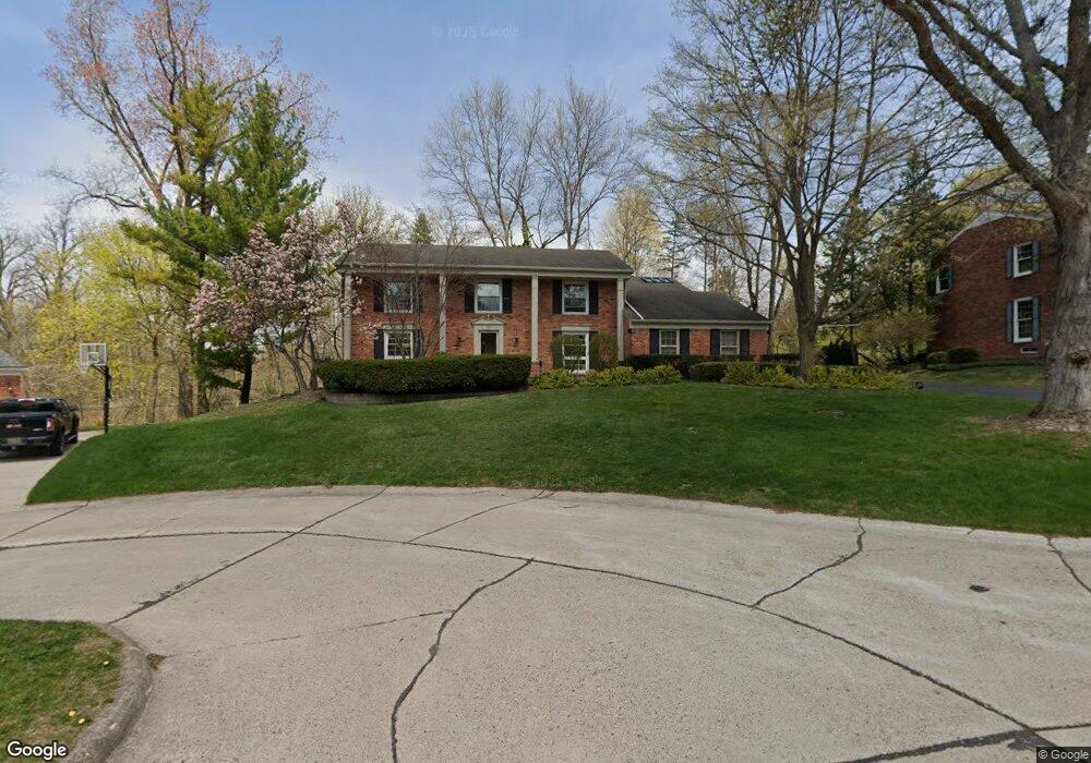 709 N Shady Hollow Cir, Bloomfield Hills, MI 48304 - photo 1
