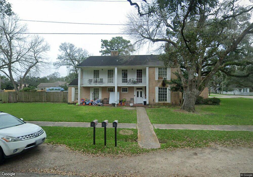 515 W Blum St, Alvin, TX 77511 - photo 1