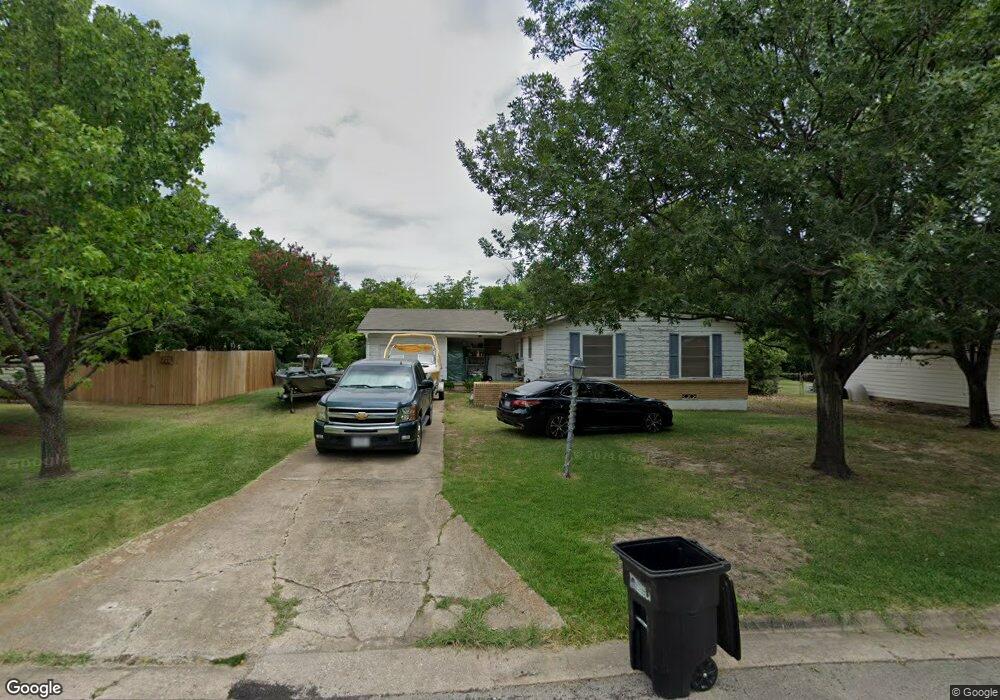 305 Fannin Ave, Bonham, TX 75418 - photo 1