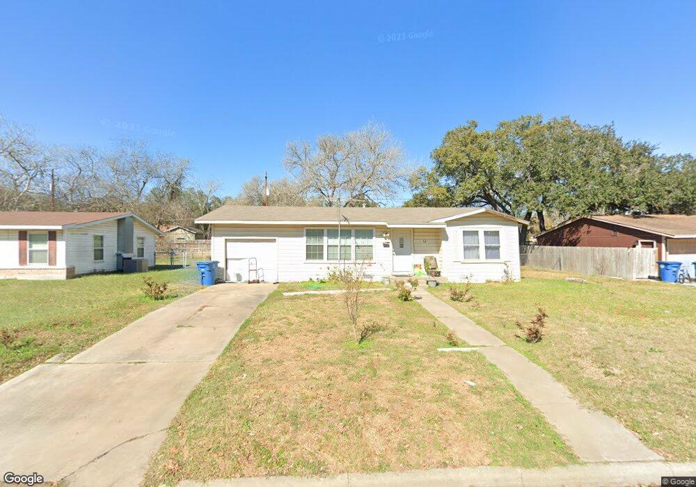 1007 E Inez St, Beeville, TX 78102 - photo 1