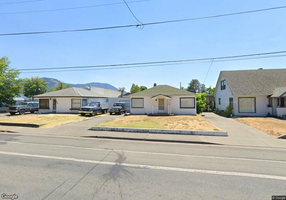 519 NE D St, Grants Pass, OR 97526 - photo 1