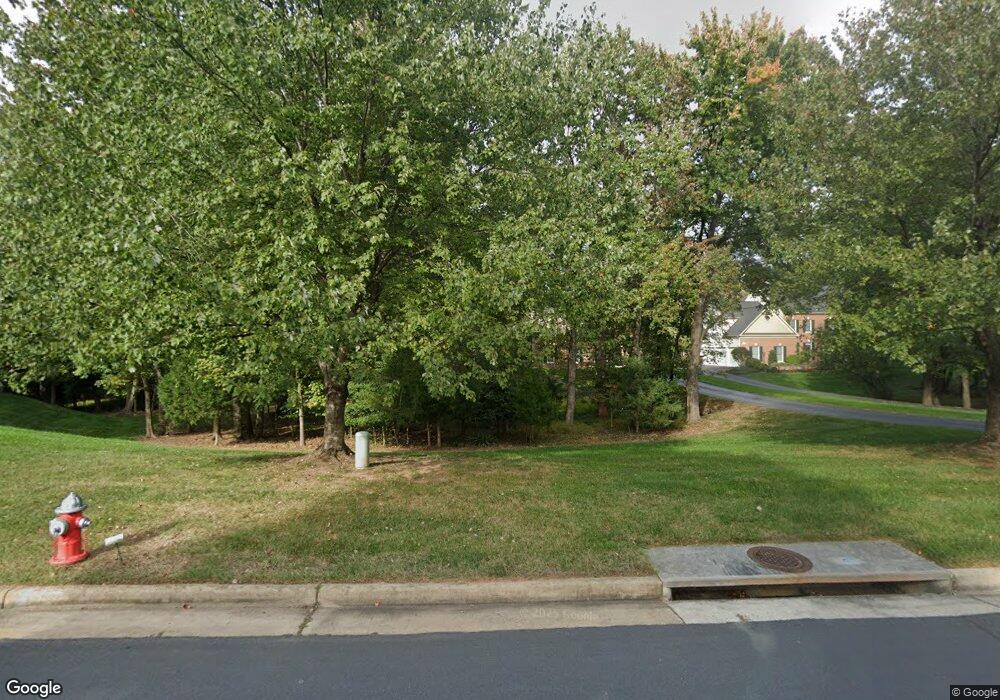 12810 Holly Grove Ct, Fairfax, VA 22033 - photo 1