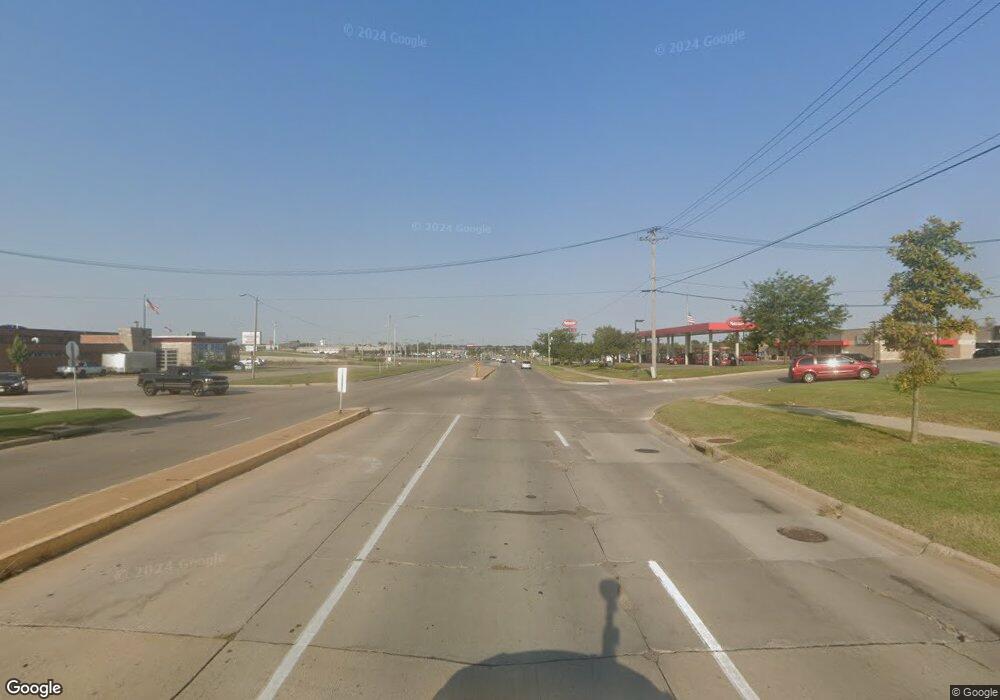 2560 16th Ave SW unit B, Cedar Rapids, IA 52404 - photo 1