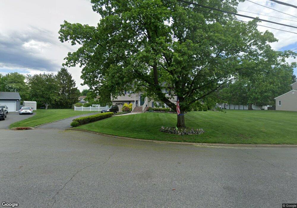 10 Phyllis Ct, Pequannock, NJ 07440 - photo 1