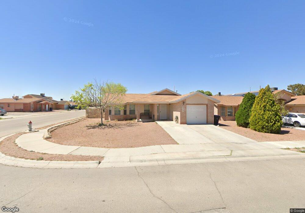 561 Katherine Dr, Horizon City, TX 79928 - photo 1