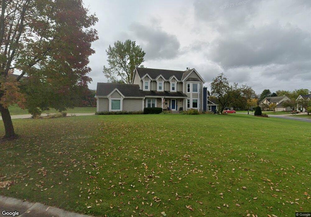 W151N10192 Windsong Cir W, Germantown, WI 53022 - photo 1