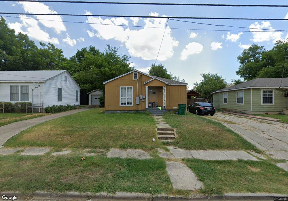 1104 N Clements St, Gainesville, TX 76240 - photo 1