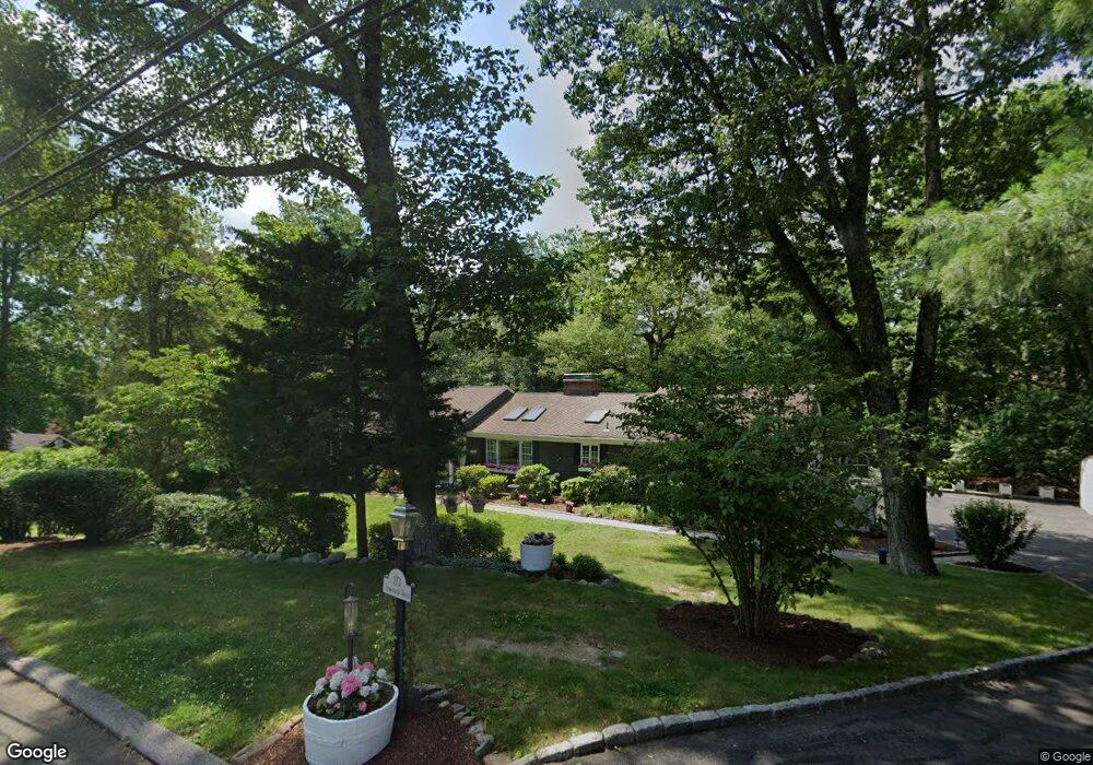 113 Thornridge Dr, Stamford, CT 06903 - photo 1