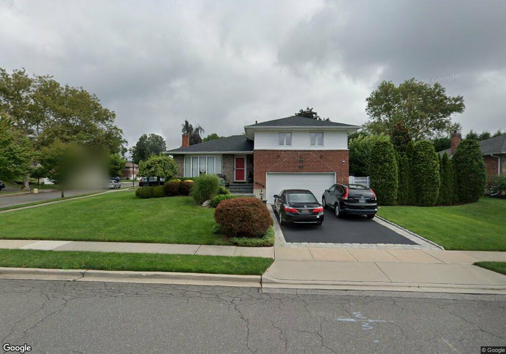 10 Myron Rd, Plainview, NY 11803 - photo 1