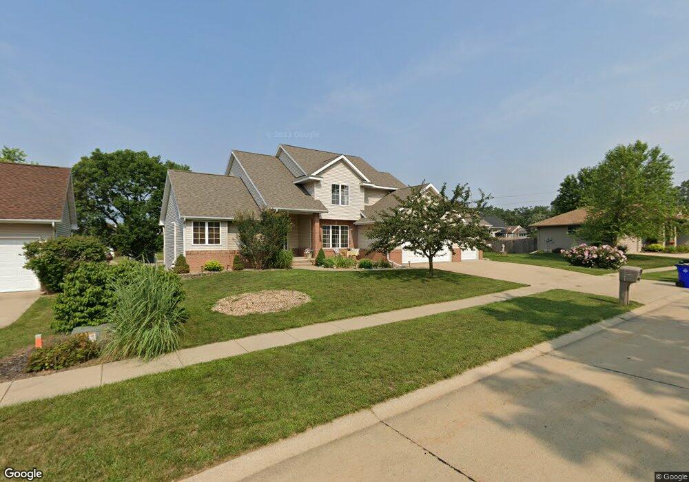 4117 Forest View Ct NE, Cedar Rapids, IA 52411 - photo 1