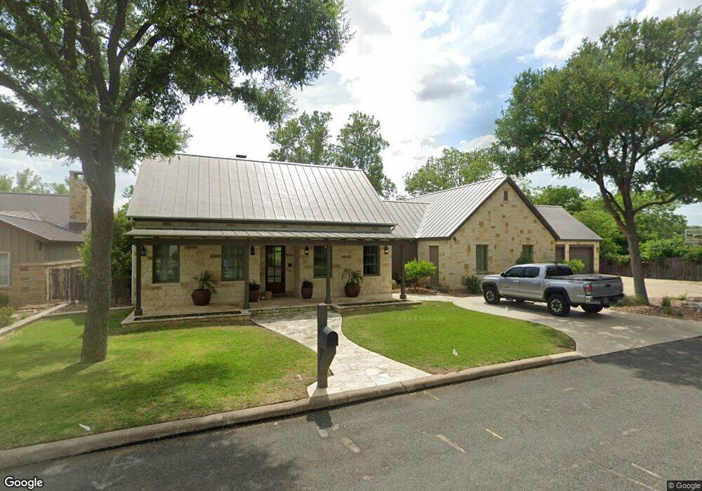 513 W Ufer St, Fredericksburg, TX 78624 - photo 1