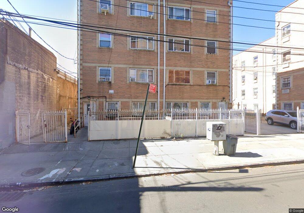 9318 170th St, Jamaica, NY 11433 - photo 1