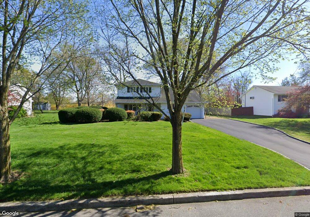 9 Marshmellow Dr, ComMacK, NY 11725 - photo 1