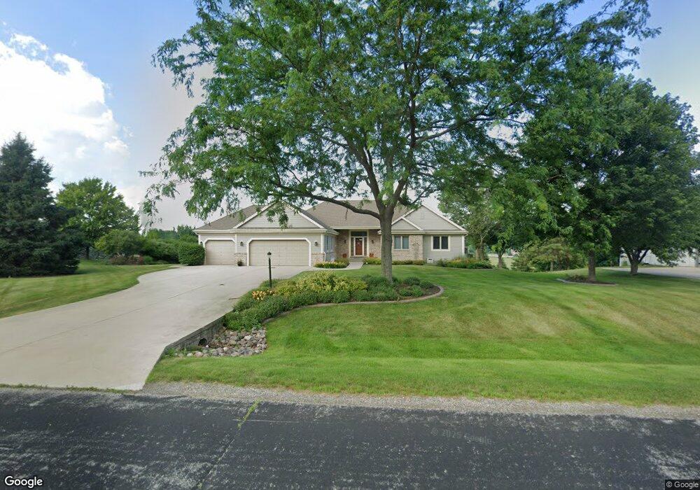 N53W26714 Arrowhead Dr, Pewaukee, WI 53072 - photo 1