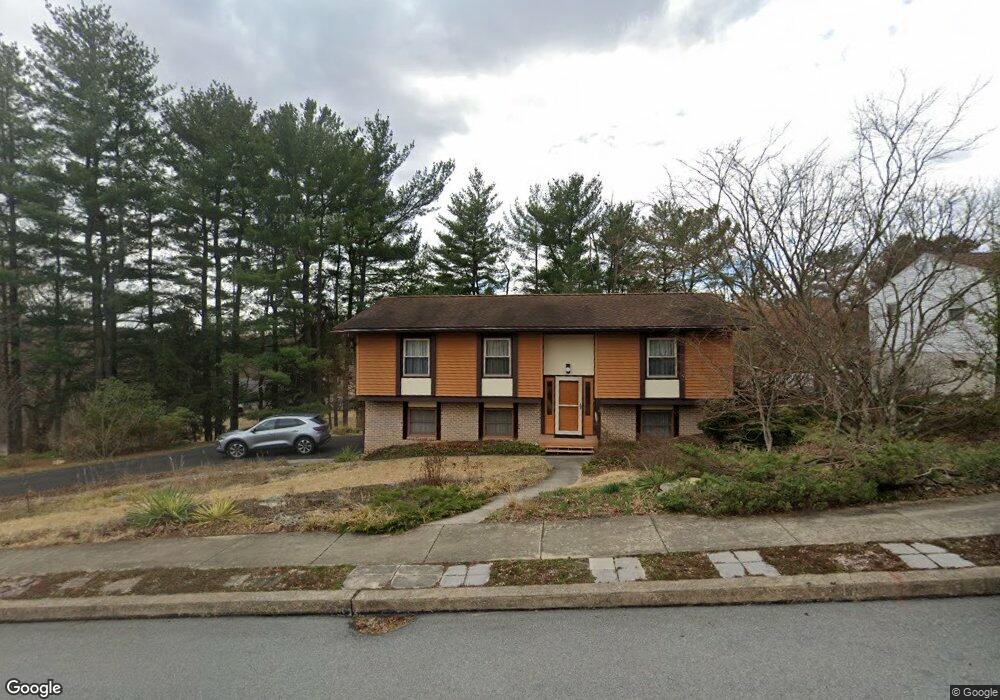 523 Crest Cir, Mohnton, PA 19540 - photo 1